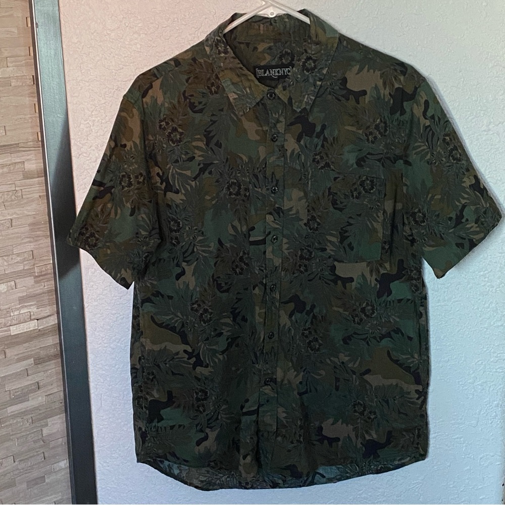 BLANK NYC FLORAL MULTI COLOR SHORT SLEEVE SHIRT SIZE LARGE